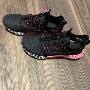 Womens stylish puma size 8.5